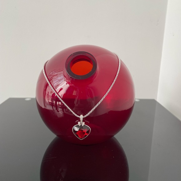 VINTAGE OCEANIC RED HEART NECKLACE BY SWAROVSKI - Picture 2 of 7